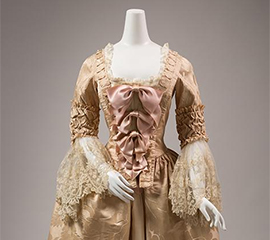 pale pink silk damask dress, open robe à l'anglaise with fitted bodice