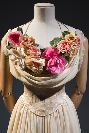 Charles James, debutante dress, 1937, USA, Gift of Mrs. John Hammond, 77.89.3.