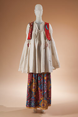 Giorgio di Sant'Angelo, ensemble, cotton, suede, shell, feathers, 1968, USA, gift of Marina Schiano.