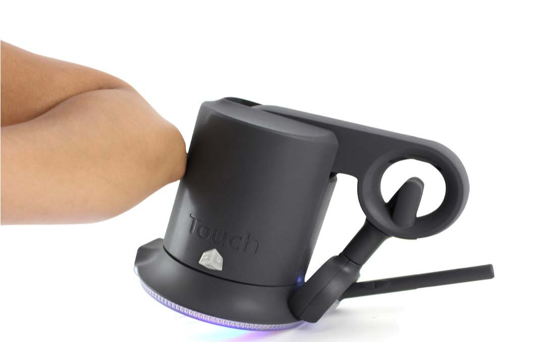 Image displaying accidental hitting of the 3D haptic stylus