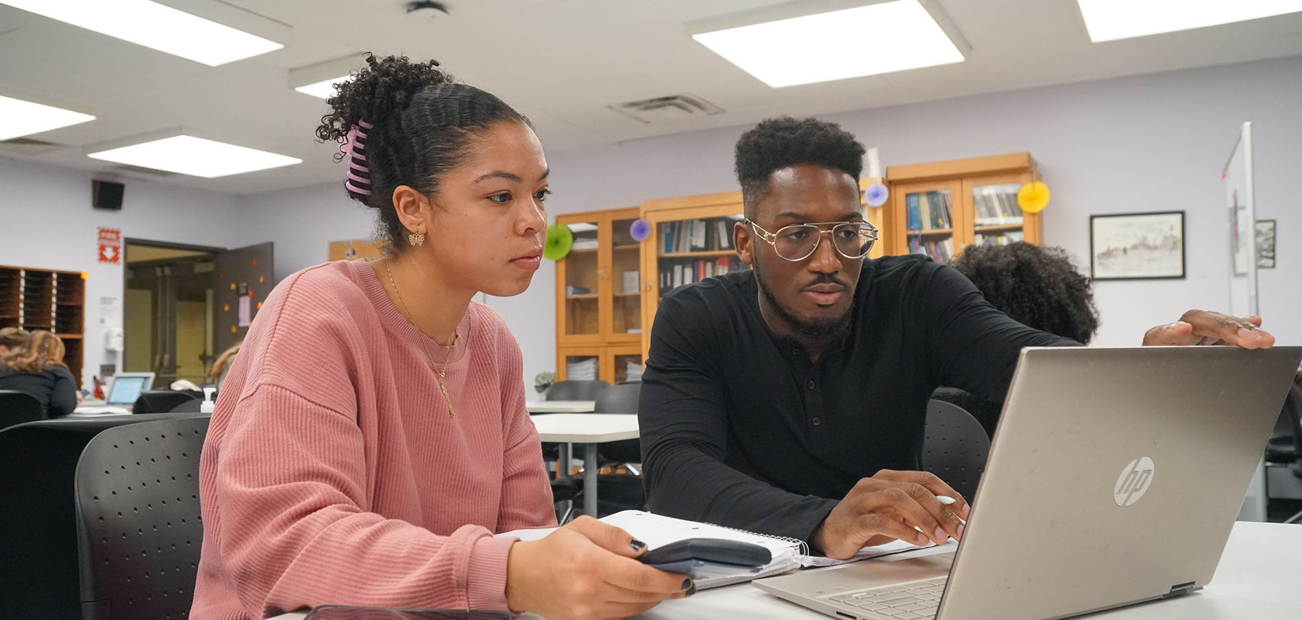 peer tutoring session, two students looking at a computer screen