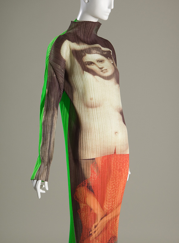 pleated long sleeve dress with a printed image of a neoclassical statue