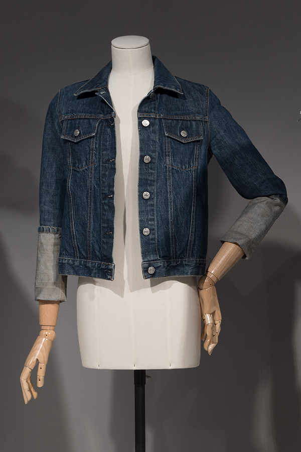 Blue demin jacket with full-length sleeves with turnup to elbow
