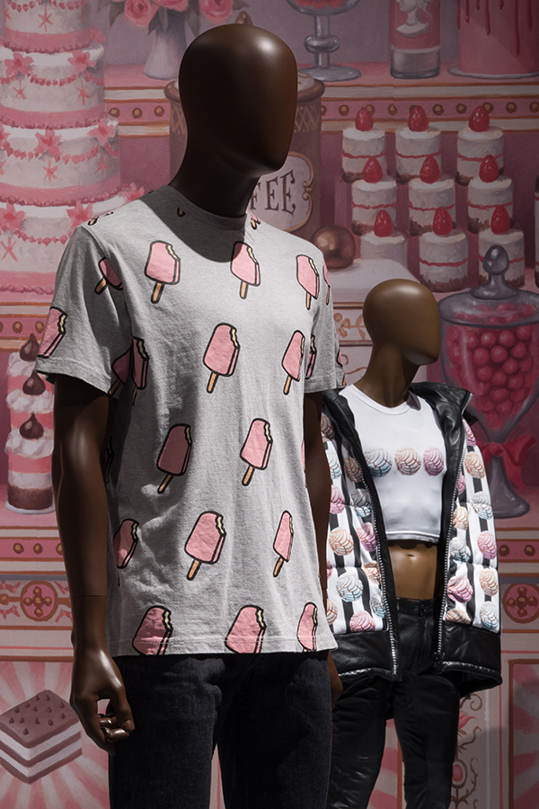 Grey t-shirt with a repeat print of pink popsicles