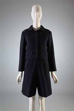 Nina Ricci (Gérard Pipart), culottes ensemble, circa 1966, gift of Geoffrey Beene. 87.41.6