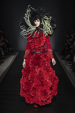 Clothes with online roses on them